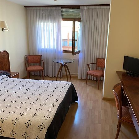 Hotel Unzaga Plaza Эйбар Экстерьер фото