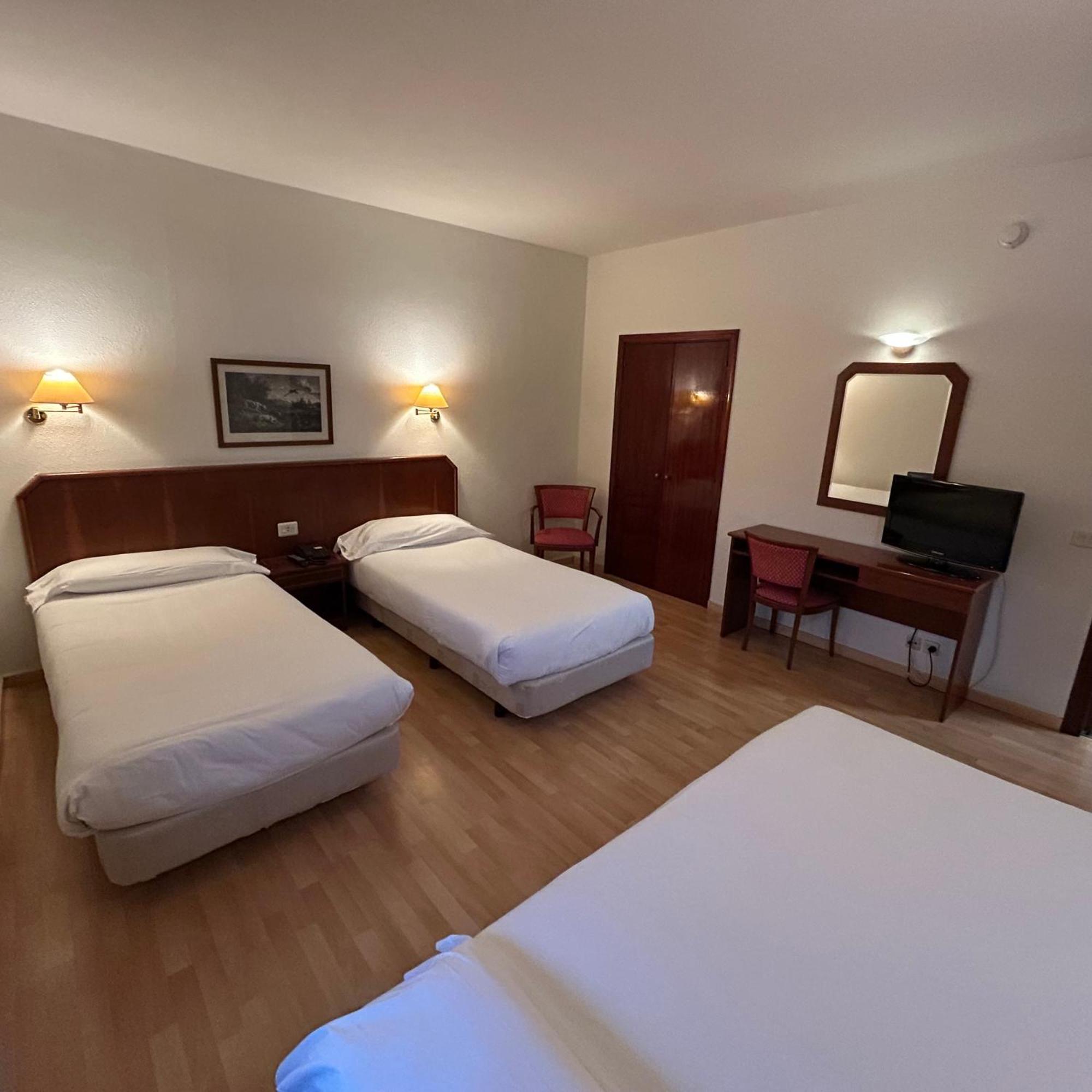 Hotel Unzaga Plaza Эйбар Экстерьер фото