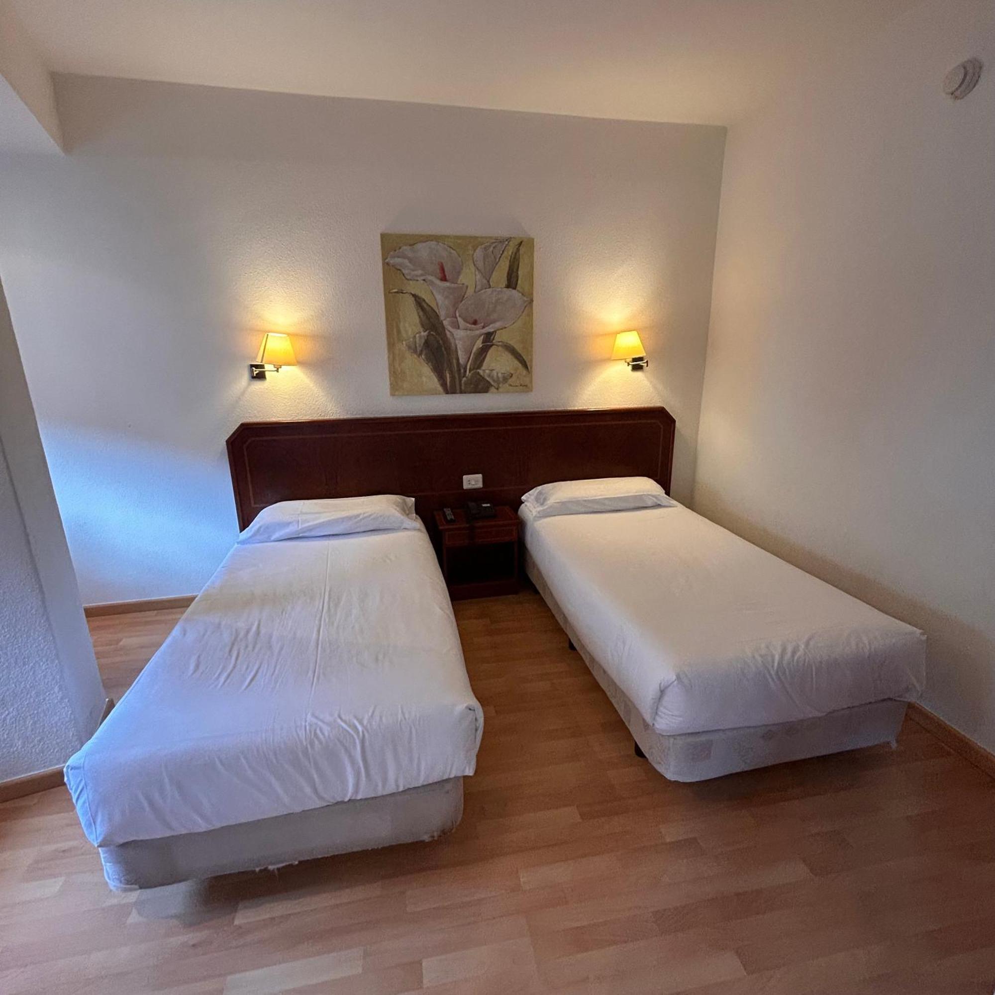 Hotel Unzaga Plaza Эйбар Экстерьер фото